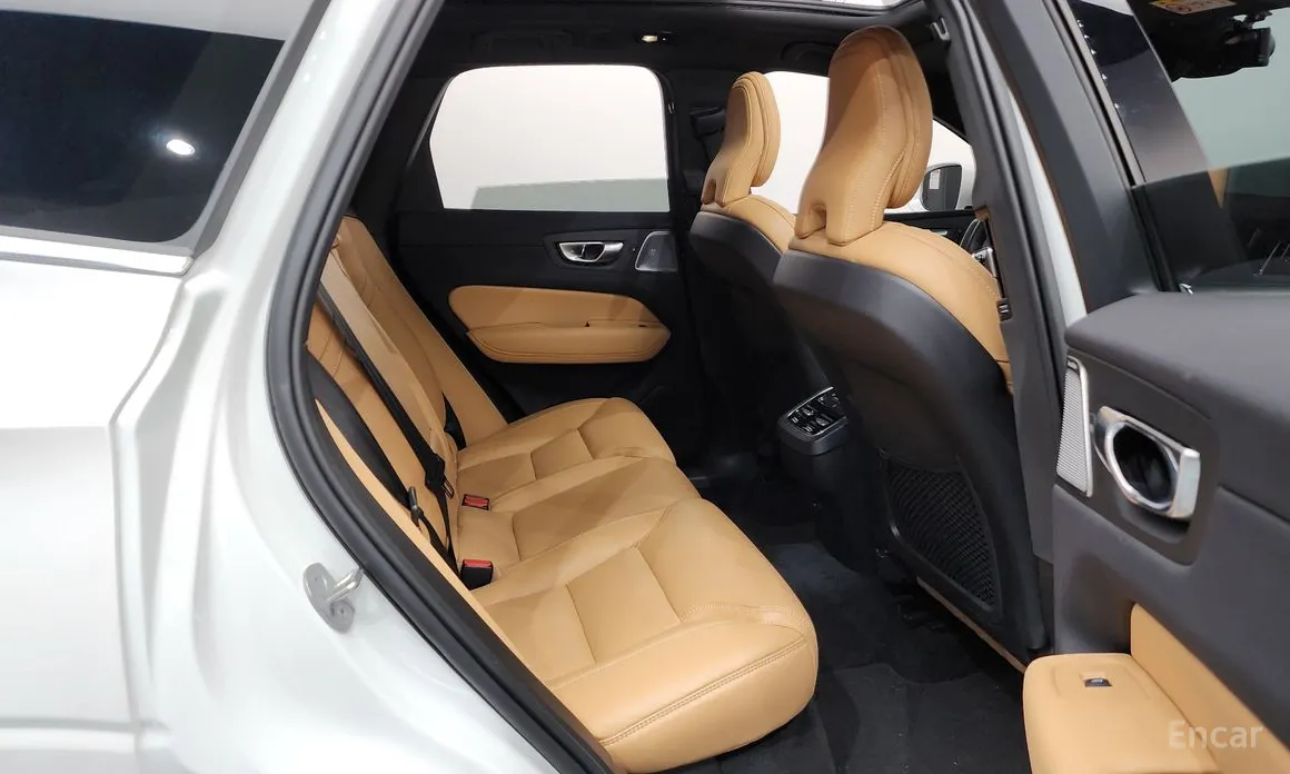 Volvo XC60, 2023 — фото 11 из 12