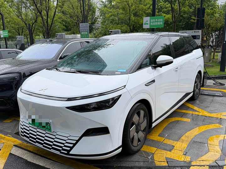 XPeng X9, 2023 — купить в Брянске под ключ