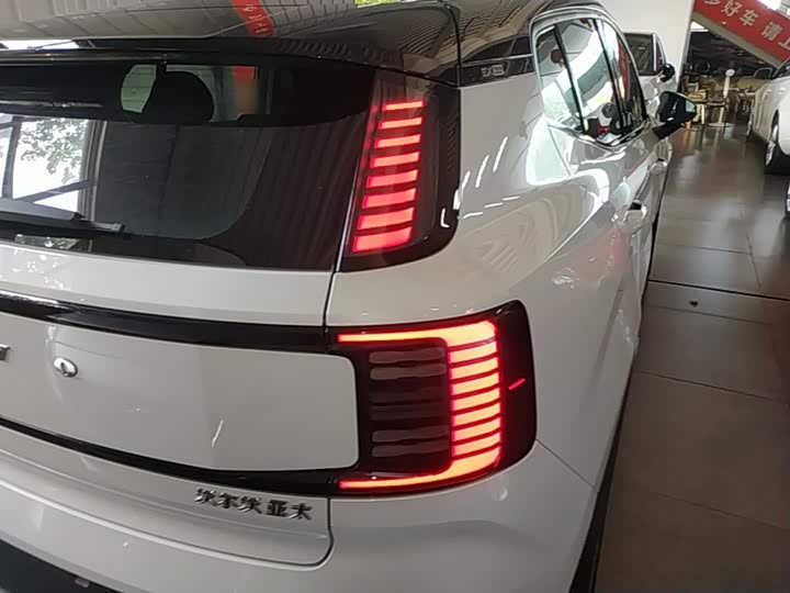 Volvo EX30, 2025 — фото 8 из 9