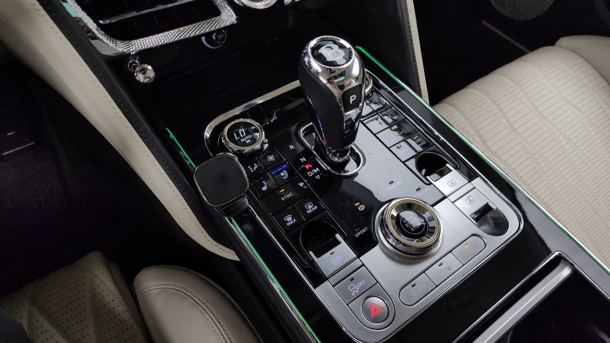 Bentley Flying Spur, 2022 — фото 8 из 12