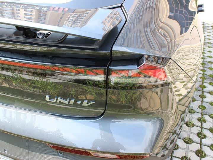 Changan UNI-V Hybrid, 2025 — фото 8 из 9