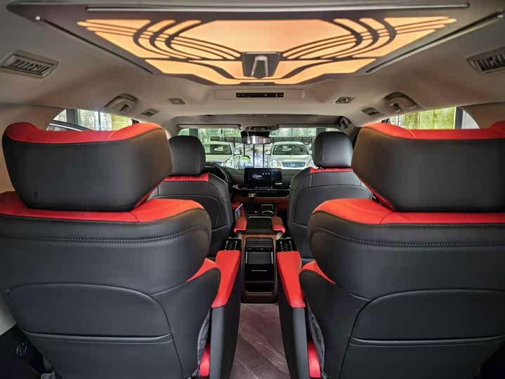 Toyota Sienna, 2024 — фото 9 из 9