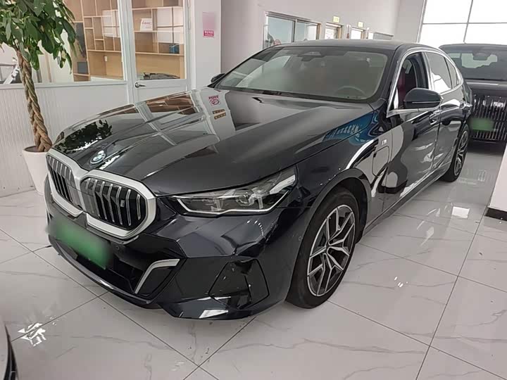 BMW i5, 2025 — фото 2 из 9