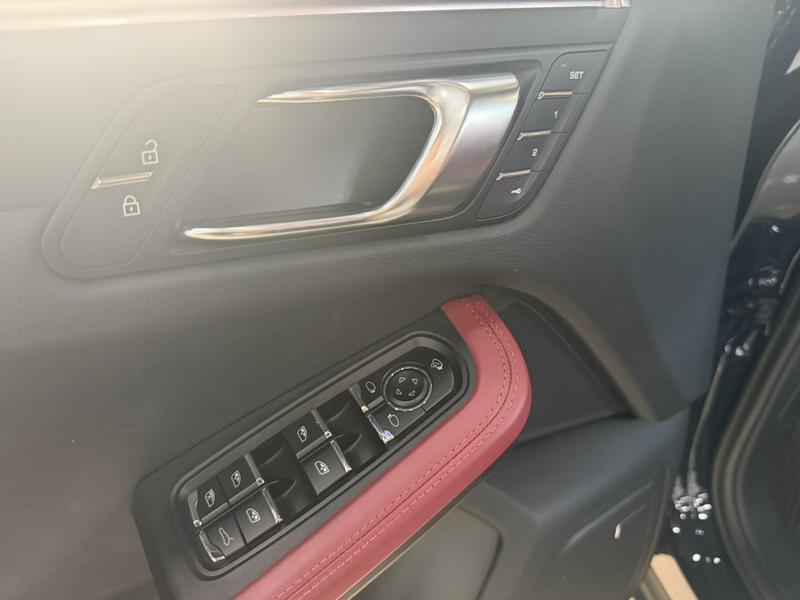 Porsche Macan, 2023 — фото 9 из 11