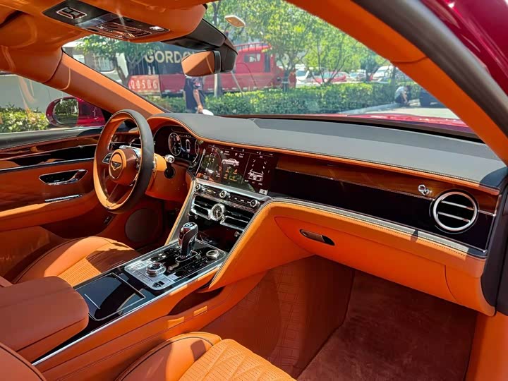 Bentley Flying Spur, 2022 — фото 6 из 9