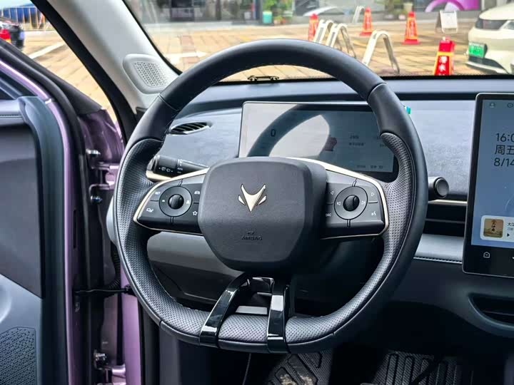 BAIC Arcfox T1, 2025 — фото 2 из 9