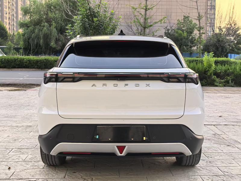 BAIC Arcfox Alpha T5, 2024 — фото 5 из 10