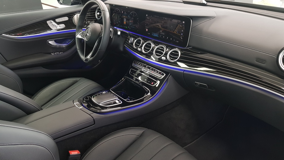 Mercedes-Benz E-Class, 2023 — фото 9 из 12