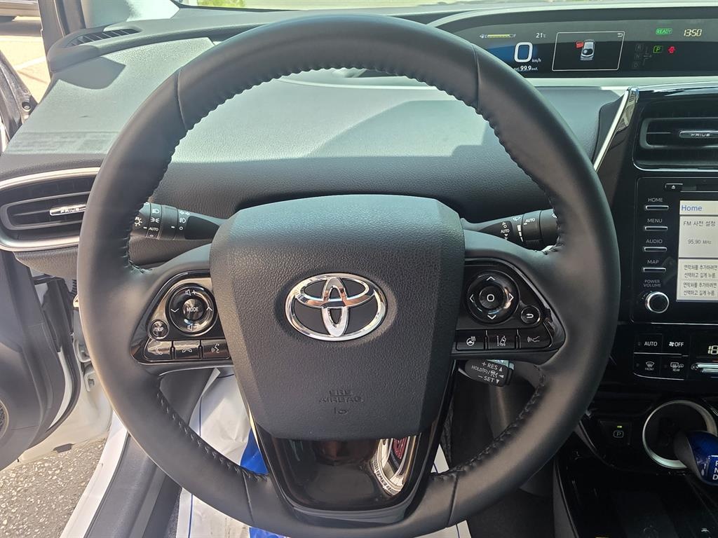 Toyota Prius, 2022 — фото 5 из 12
