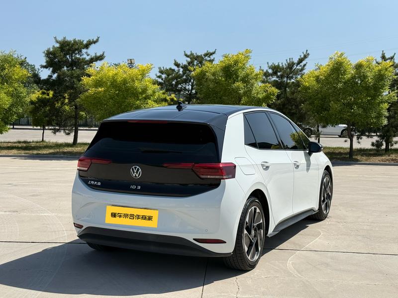 Volkswagen ID.3, 2023 — фото 5 из 10