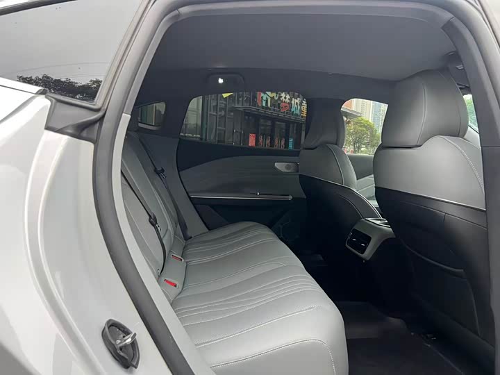Geely Galaxy E8, 2024 — фото 6 из 9
