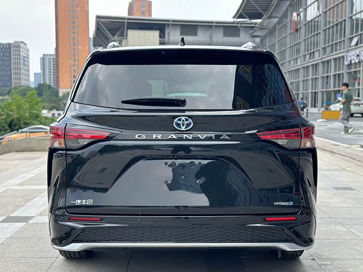 Toyota Granvia, 2023 — фото 6 из 9