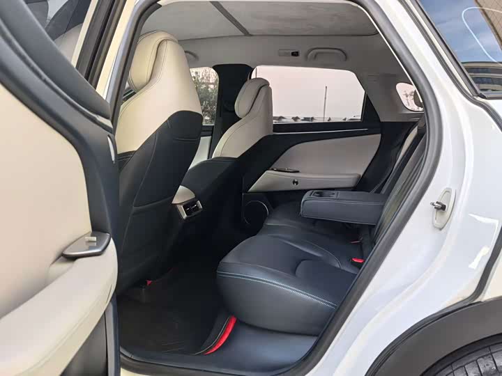 BAIC Arcfox Alpha T5, 2024 — фото 5 из 9