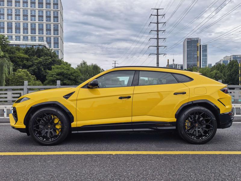Lamborghini Urus SE, 2025 — фото 3 из 9