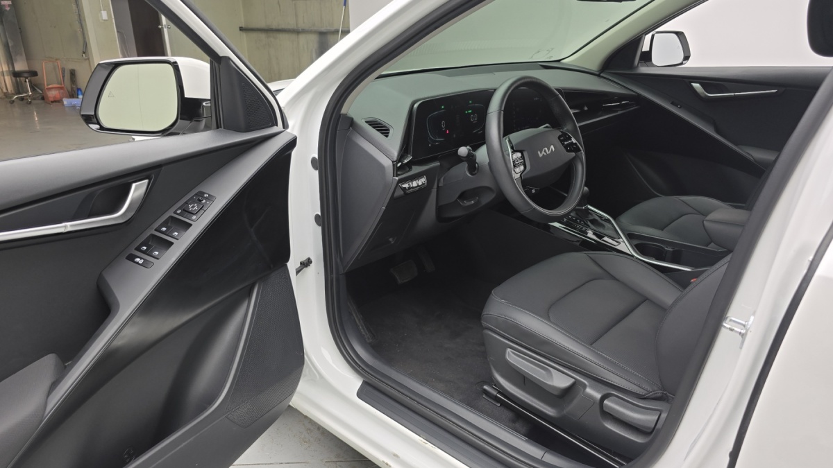 Kia Niro, 2023 — фото 9 из 12