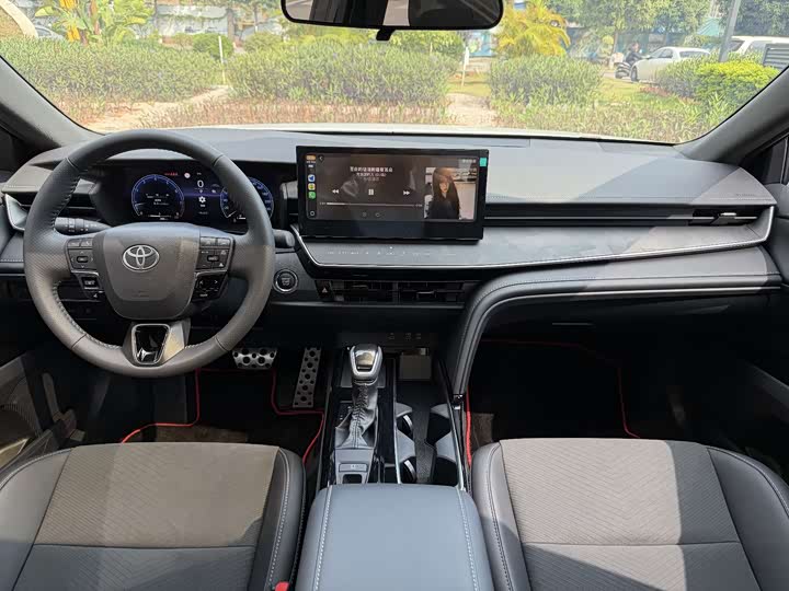 Toyota Camry, 2025 — фото 7 из 9