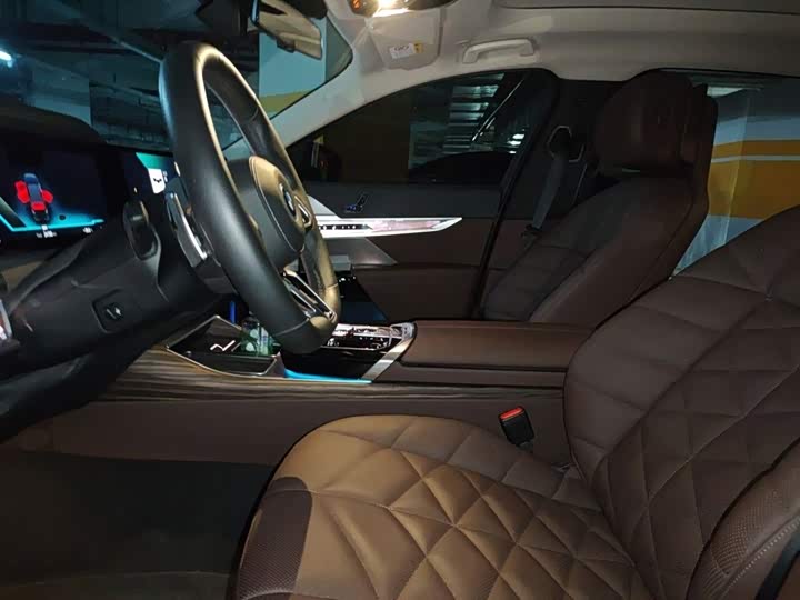 BMW i7, 2024 — фото 8 из 9