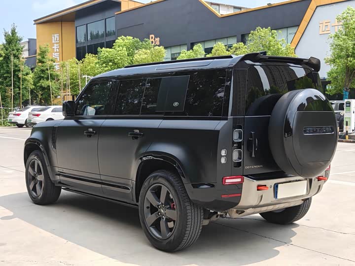 Land Rover Defender, 2024 — фото 7 из 9