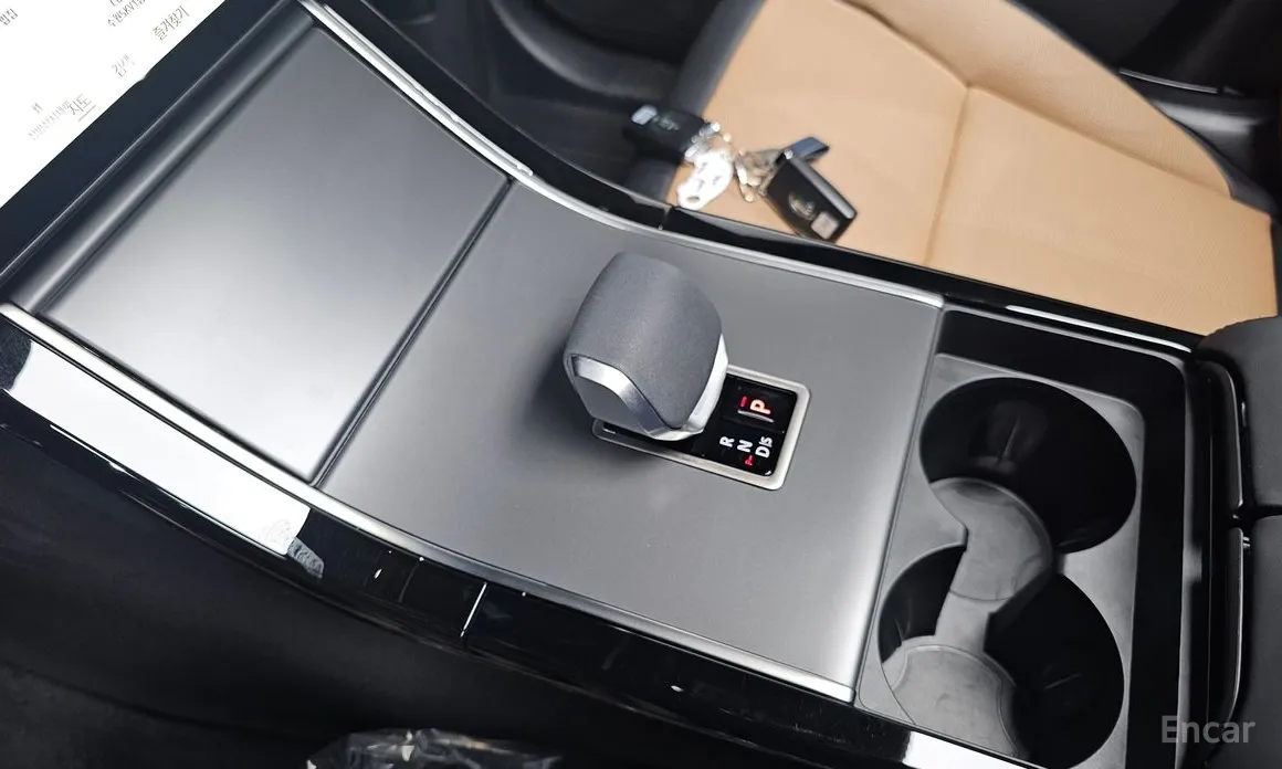 Land Rover Range Rover Velar, 2024 — фото 9 из 12