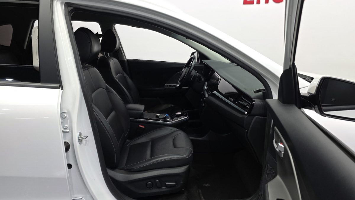 Kia Niro, 2022 — фото 10 из 12