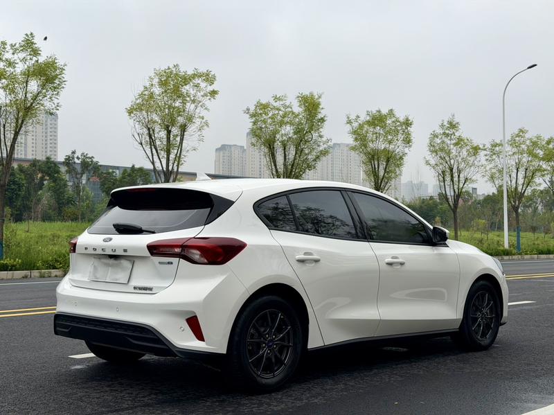 Ford Focus, 2022 — фото 6 из 11