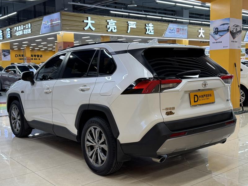 Toyota RAV4, 2023 — фото 5 из 12