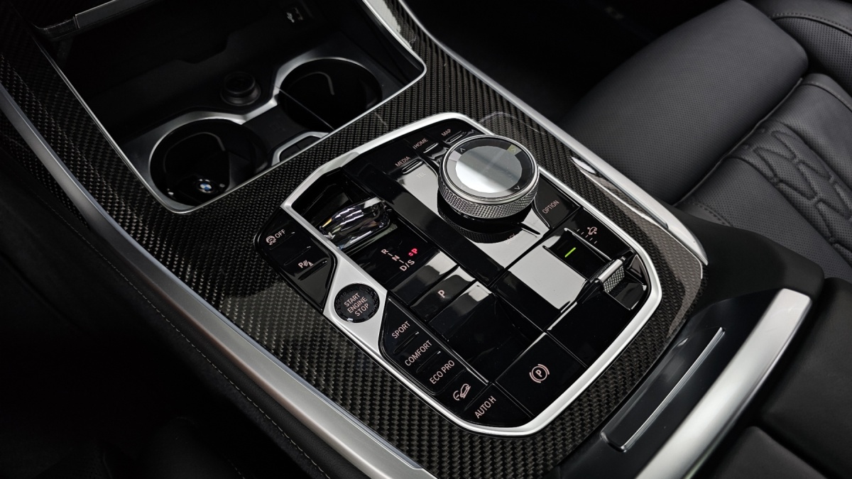 BMW X7, 2025 — фото 8 из 12