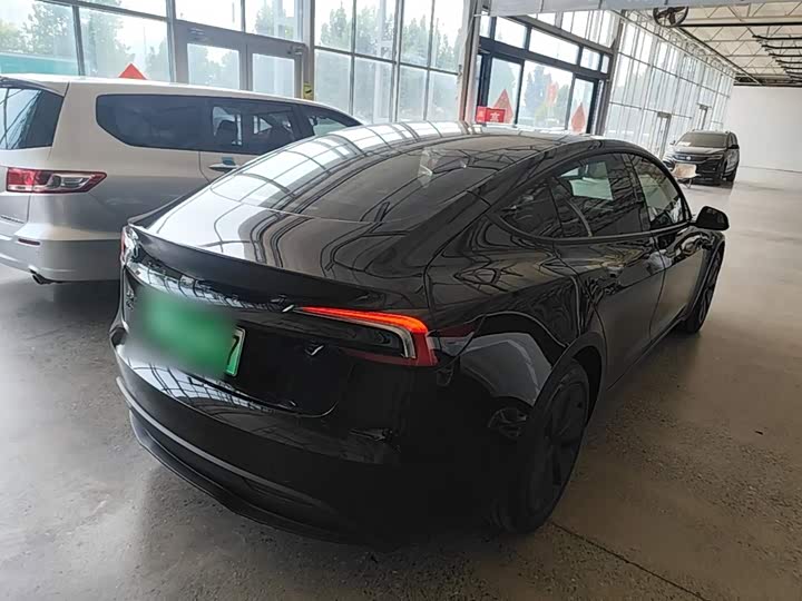 Tesla Model 3, 2026 — фото 7 из 9