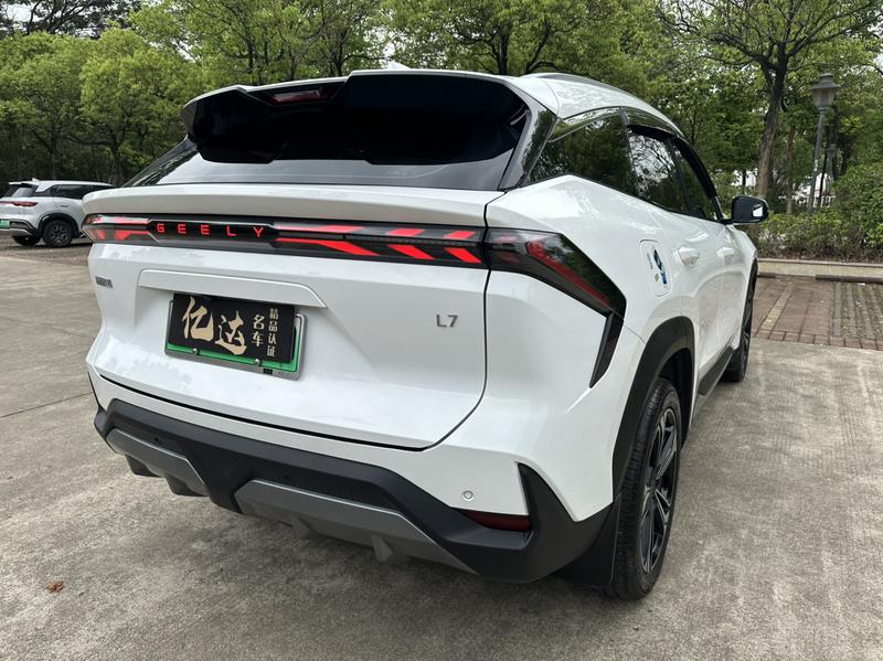 Geely Galaxy L7, 2024 — фото 7 из 12
