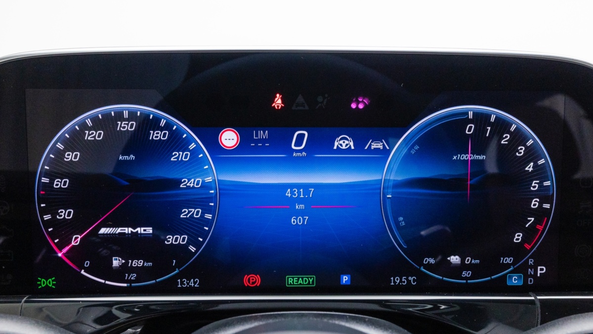 Mercedes-Benz E-Class, 2025 — фото 7 из 12