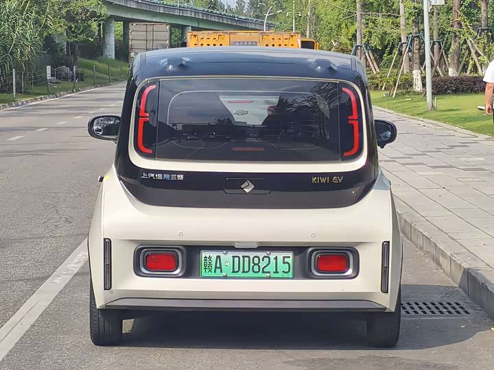 Baojun KiWi EV, 2022 — фото 7 из 9