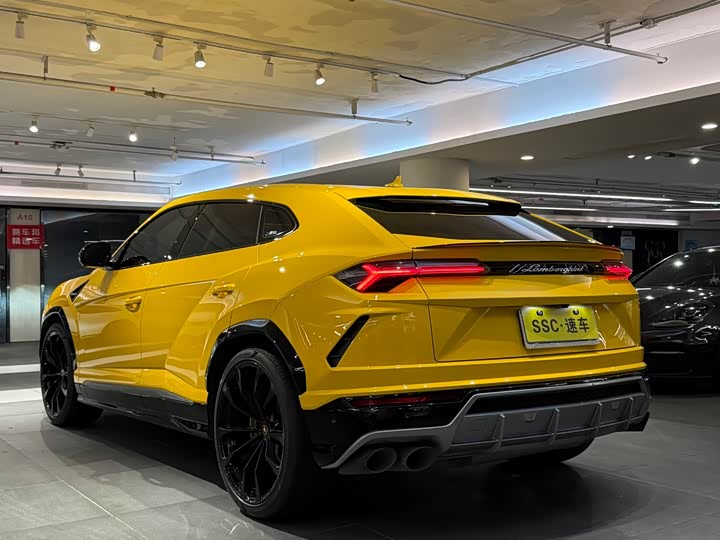 Lamborghini Urus, 2022 — фото 4 из 9