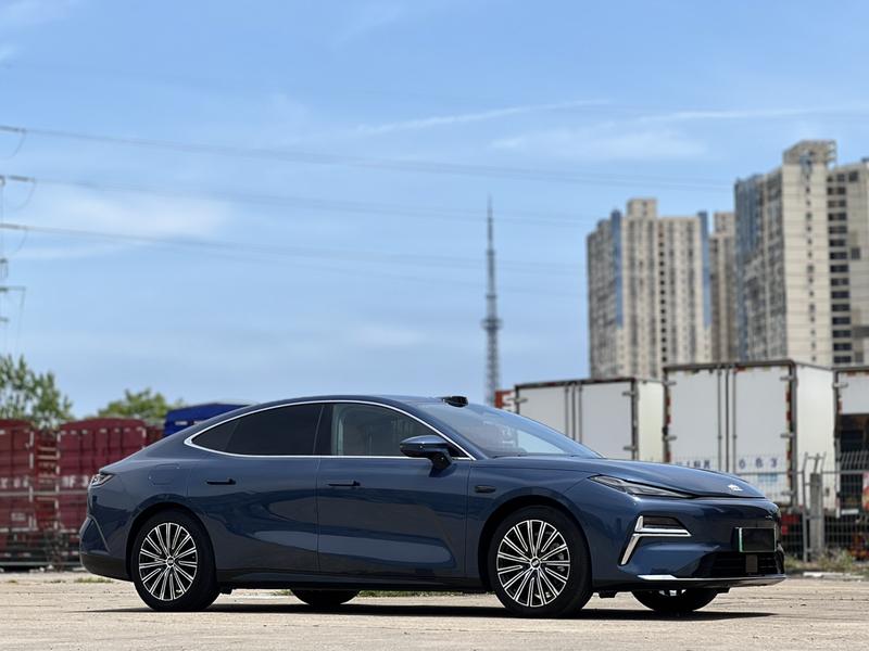 Geely Galaxy Starshine 8 EM-i, 2025 — фото 3 из 9