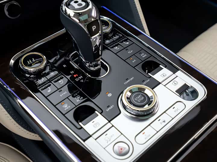 Bentley Flying Spur Hybrid, 2022 — фото 6 из 9