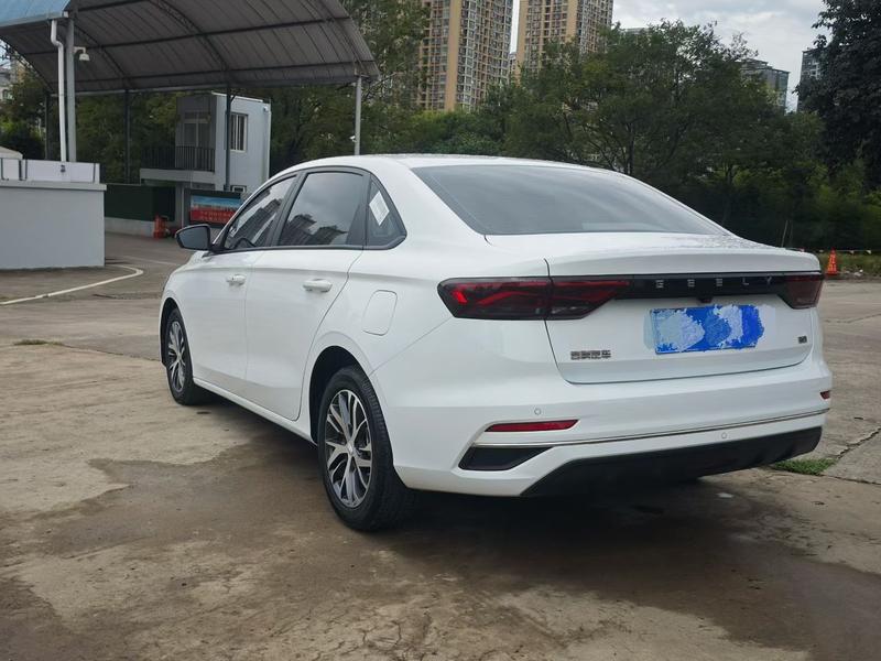 Geely Emgrand, 2023 — фото 4 из 11