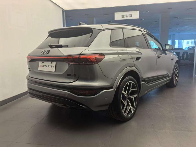 Audi Q6L e-tron, 2025 — фото 4 из 12