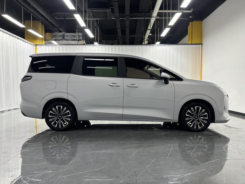 Wuling Starlight 730 Hybrid/EV, 2025 — фото 8 из 12