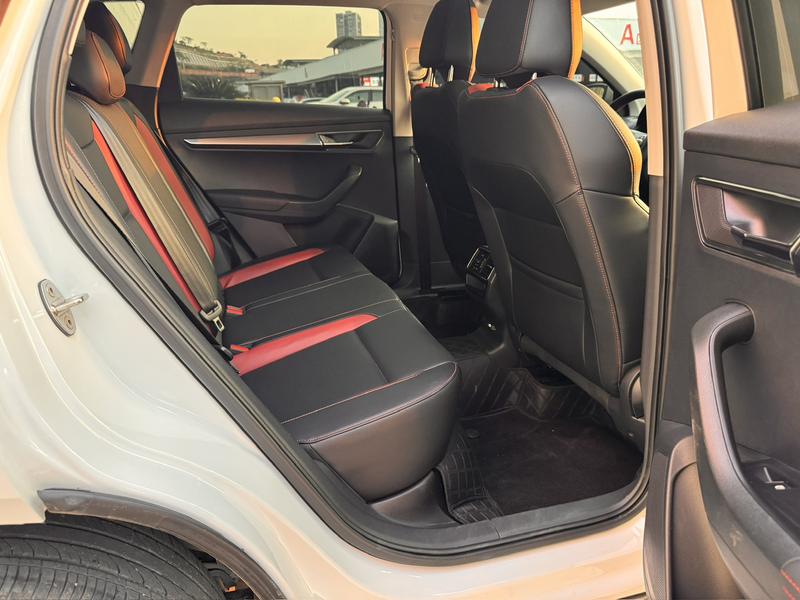 Skoda Karoq, 2023 — фото 10 из 12