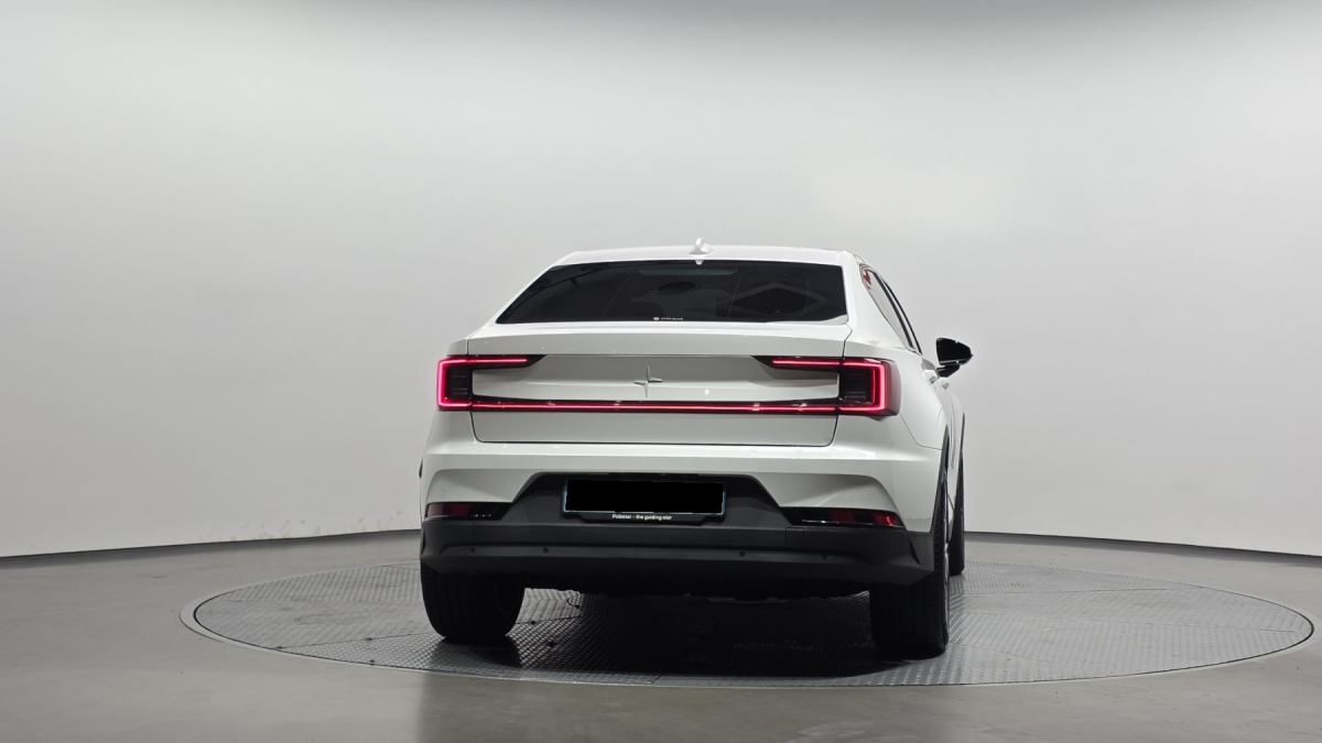 Polestar 2, 2022 — фото 4 из 12