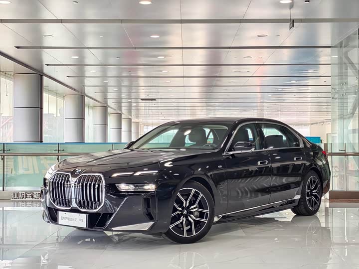 BMW i7, 2025 — фото 2 из 9