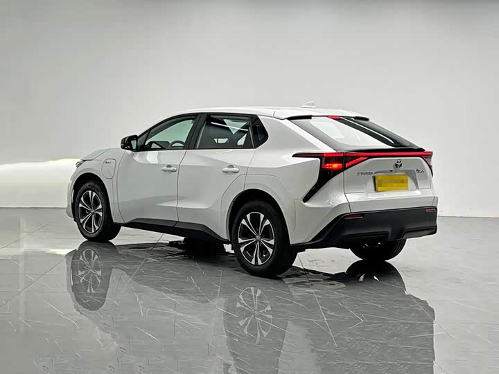 Toyota bZ4X Platinum, 2026 — фото 4 из 9