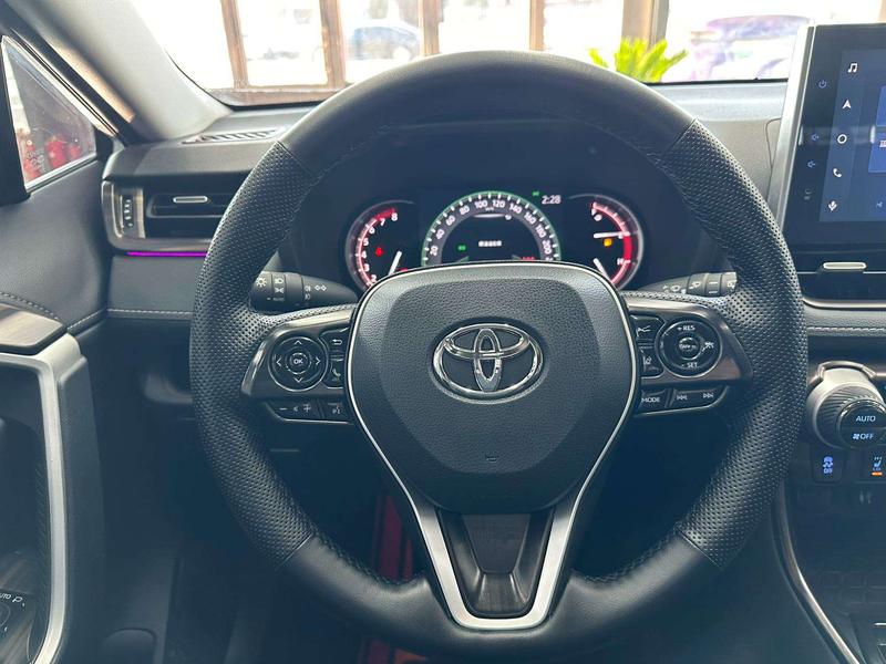 Toyota RAV4, 2022 — фото 9 из 12