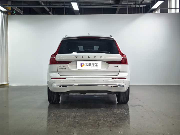 Volvo XC60 Hybrid, 2024 — фото 4 из 9