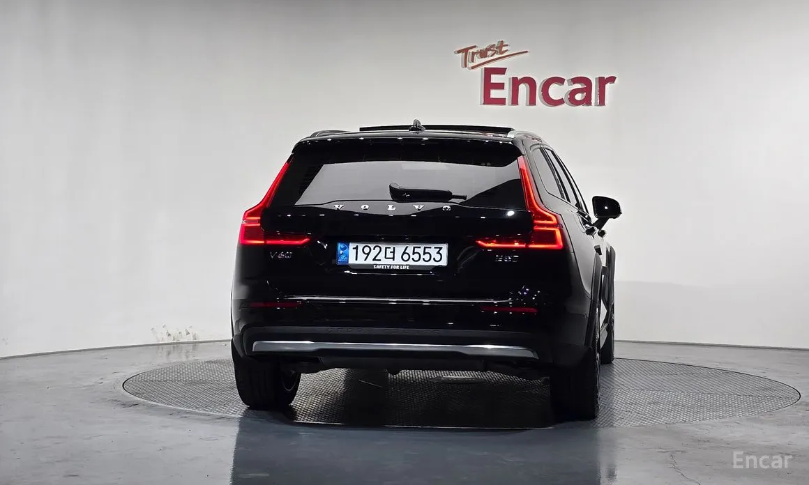 Volvo V60, 2022 — фото 4 из 12