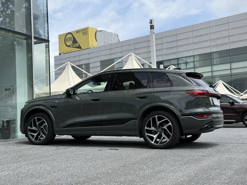 Audi Q6L e-tron, 2025 — фото 3 из 12