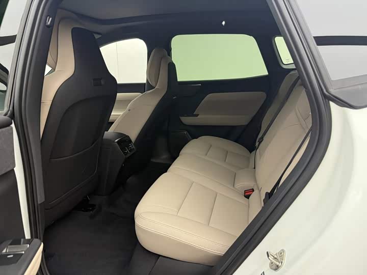 Volvo XC70 Hybrid, 2026 — фото 7 из 9