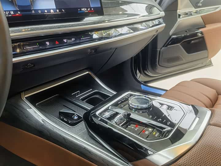 BMW 7 Series, 2025 — фото 9 из 9