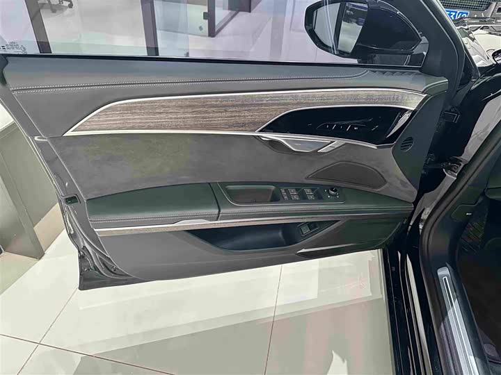 Audi A8, 2023 — фото 6 из 9