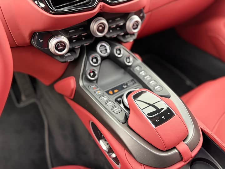 Aston Martin V8 Vantage, 2022 — фото 7 из 9