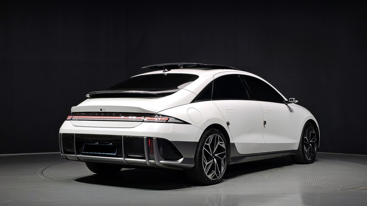 Hyundai Ioniq 6, 2022 — фото 2 из 12